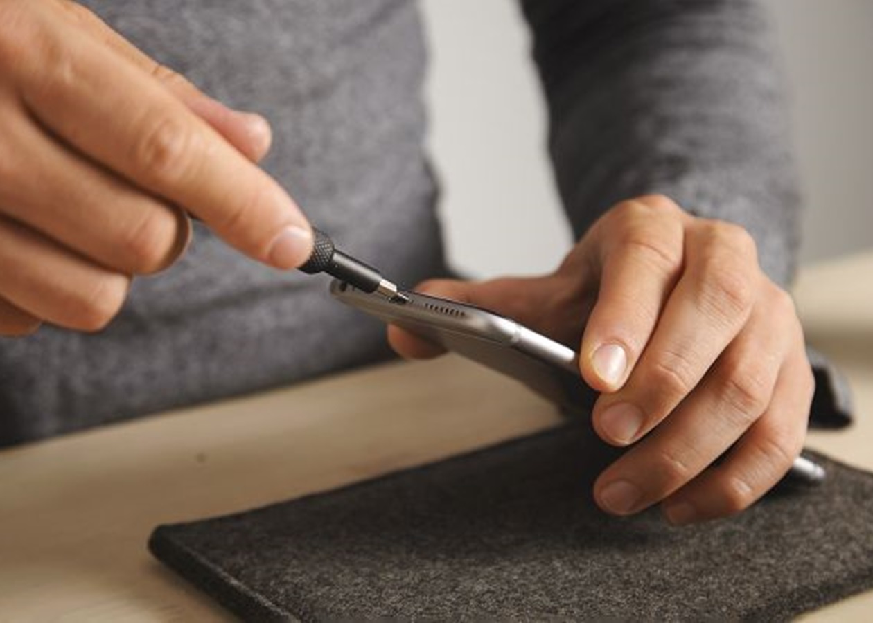 Ваш смартфон звучить глухо: ось як легко почистити динамік