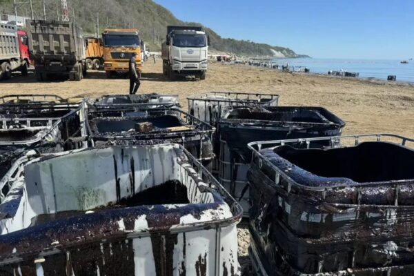 Нафтова пляма під Туапсе розтяглася майже на 80 км - ЗМІ