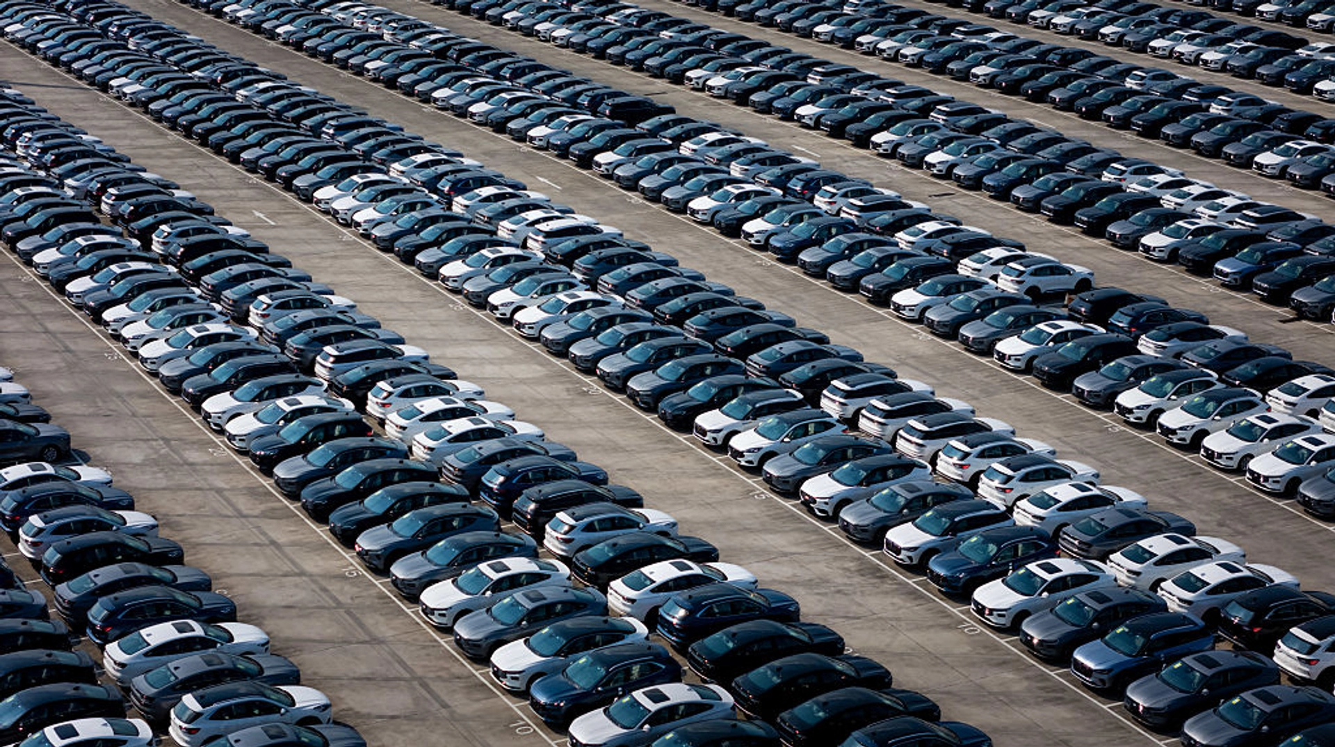 Українці купили понад 15 тисяч нових та 50 тисяч вживаних авто цьогоріч: найзатребуваніші моделі