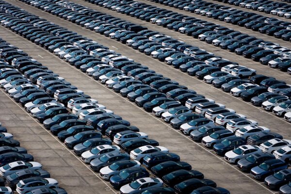 У березні українці купили понад 13 тисяч бензинових авто: які нові та вживані моделі обирали