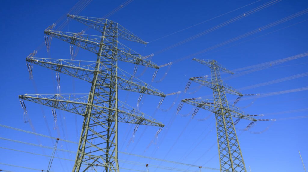 Через ворожі обстріли та негоду є знеструмлення в шести областях