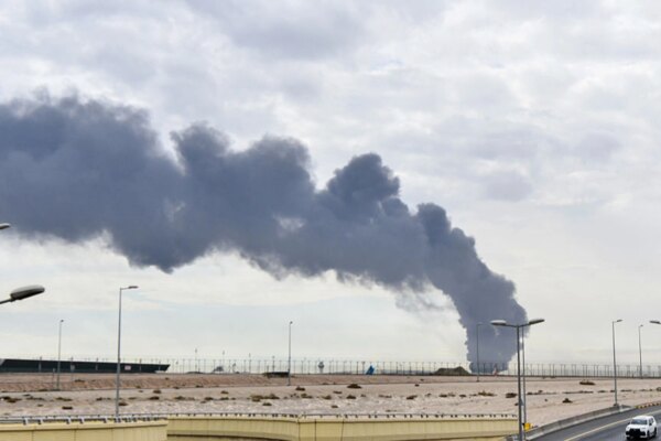 Іран серйозно вдарив по нафті Кувейту: спалахнули НПЗ і хімзавод