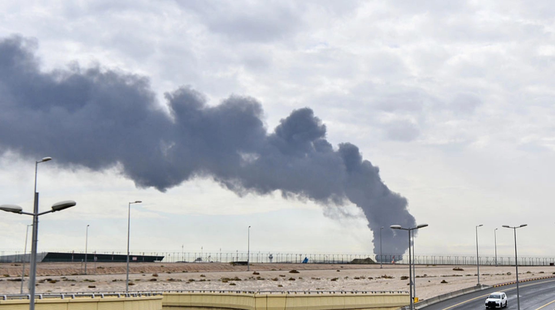 Іран серйозно вдарив по нафті Кувейту: спалахнули НПЗ і хімзавод