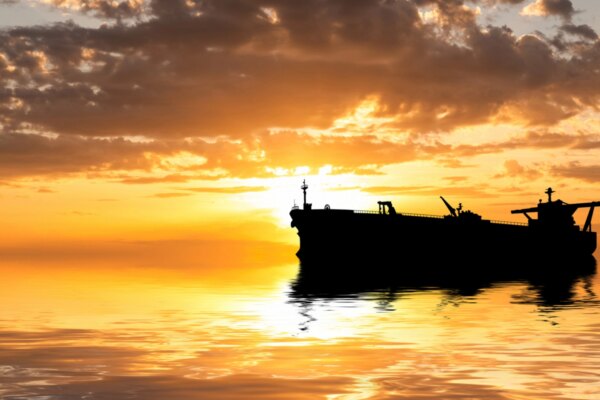 Остання довоєнна нафта з Затоки незабаром прибуде до місць призначення – FT