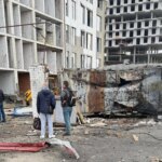 Російська ракета пошкодила недобудову у Києві, постраждали будівельники