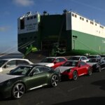 Трамп погрожує підвищити тариф на автомобілі та вантажівки з ЄС до 25%