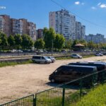 У Києві суд зобов’язав прибрати велику автостоянку по вулиці Бальзака