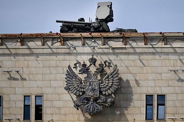 Мадяр розкрив, чим Кремль прикриває Москву