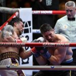 Усик нокаутував Верховена у важкому бою