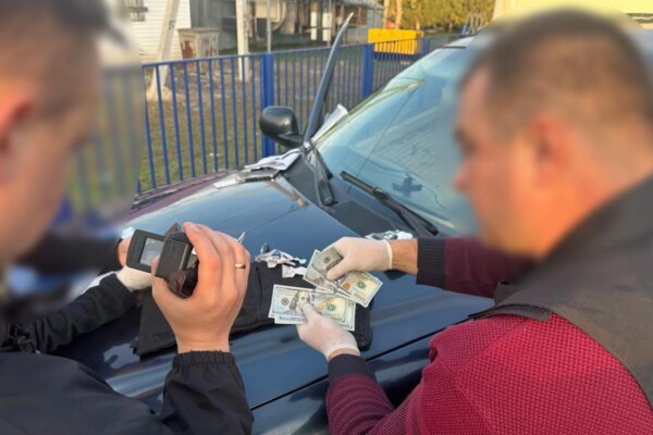 Правоохоронці викрили чергових "ділків", які завозили автомобілі під виглядом гуманітарки