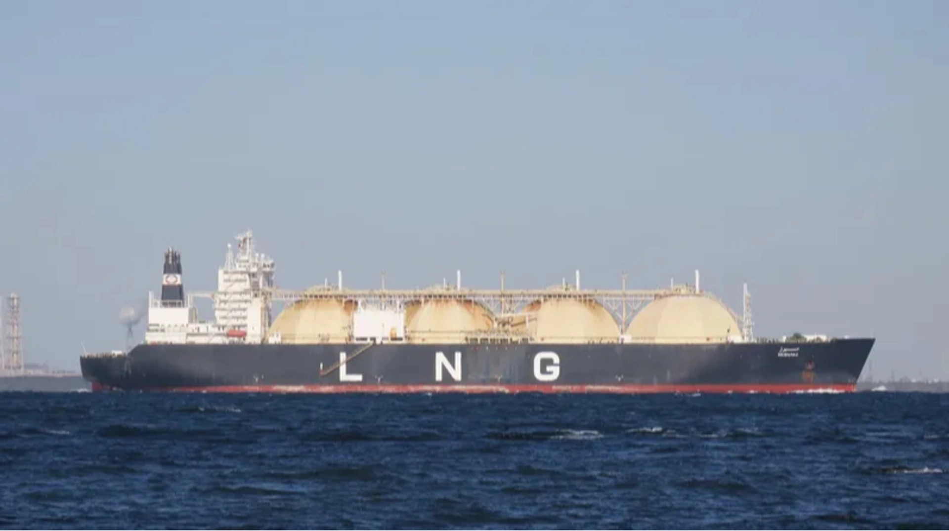 Газовози біля Катару масово зникають з радарів після нових вказівок влади