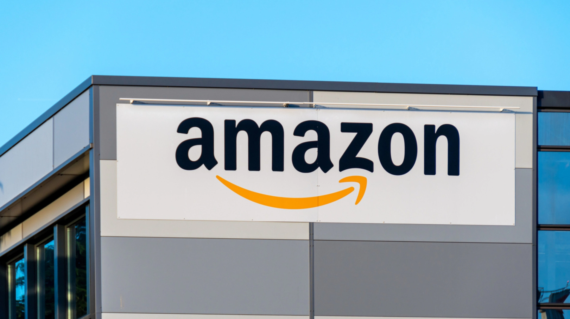 Проти Amazon подали позов за відмову відшкодувати витрати, пов’язані з митами Трампа