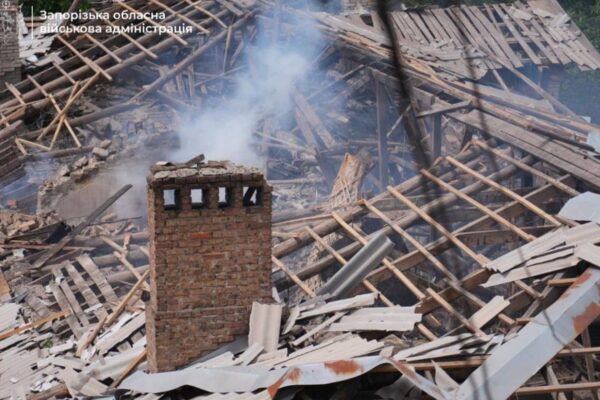 Росіяни повторно вдарили по Запоріжжю, є жертви