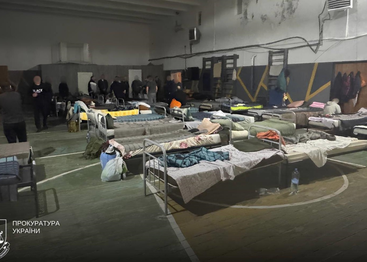 Приковували людей кайданками в ТЦК: ужгородські військкоми отримали підозру