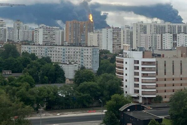 Москву і Ростовщину атакували дрони: палають НПЗ