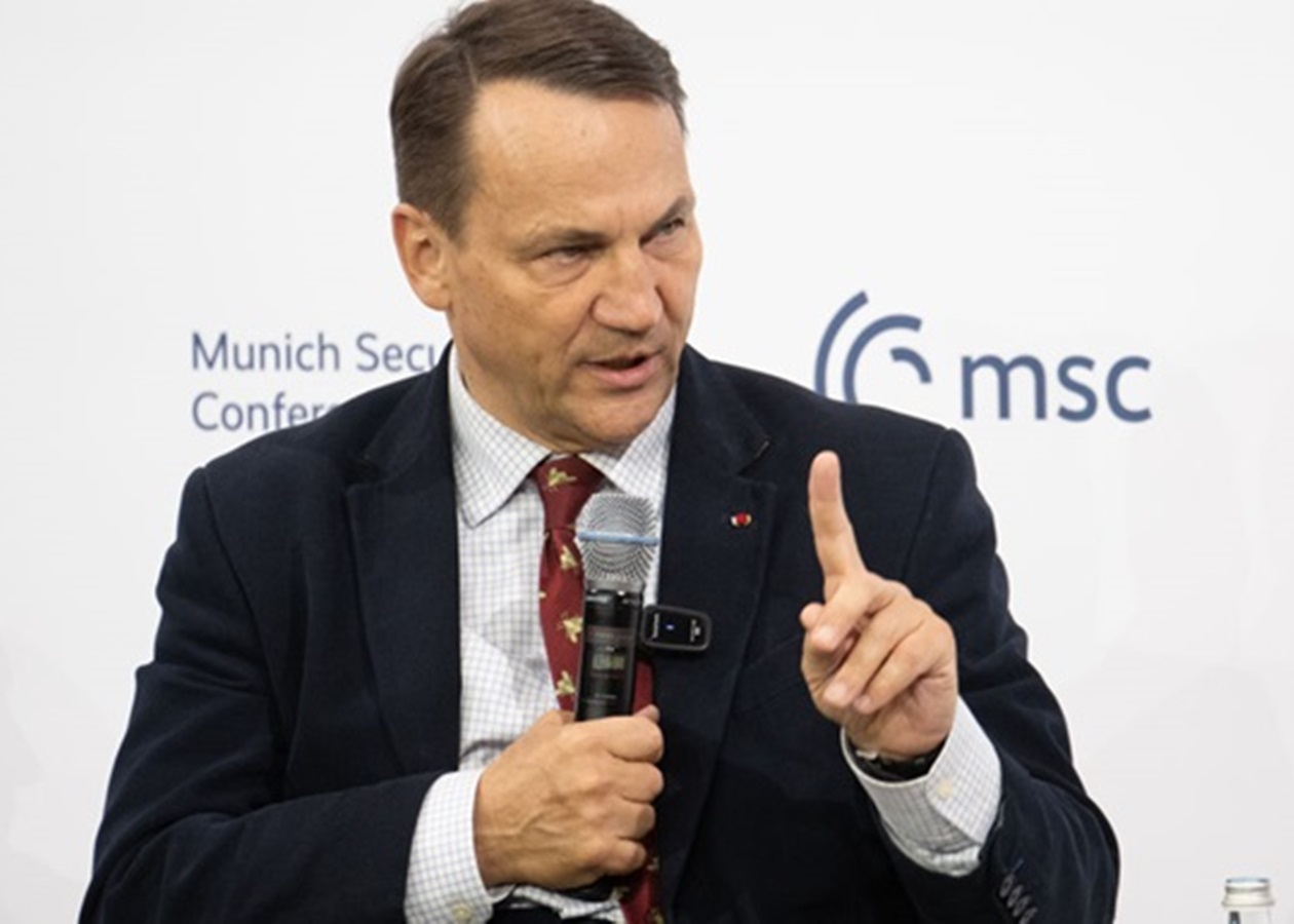 Сікорський відреагував на позбавлення ордена Зеленського