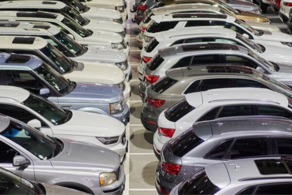 У травні продажі нових авто в Україні різко знизилися: хто лідери ринку