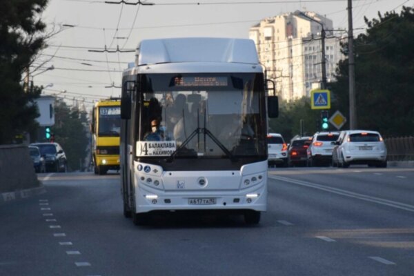 У Севастополі перевізники жаліються: отримують лише чверть від необхідного обсягу пального