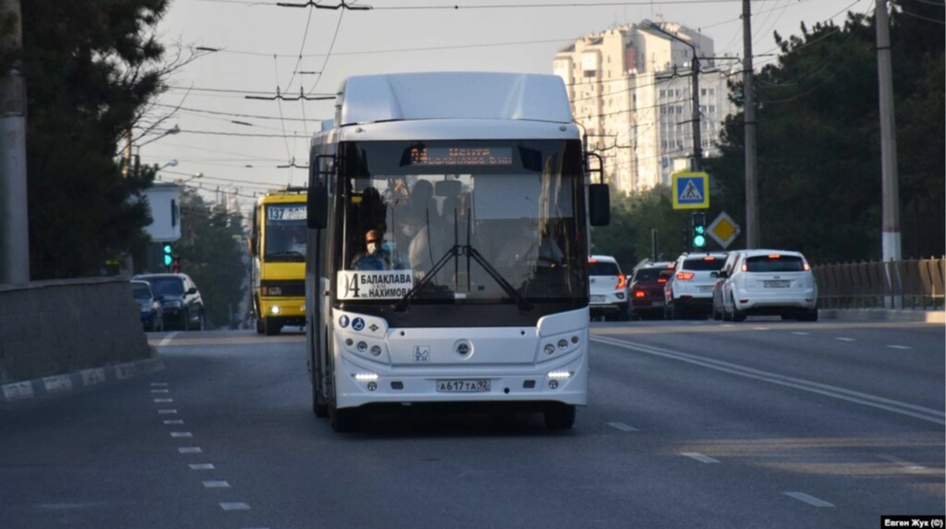 У Севастополі перевізники жаліються: отримують лише чверть від необхідного обсягу пального