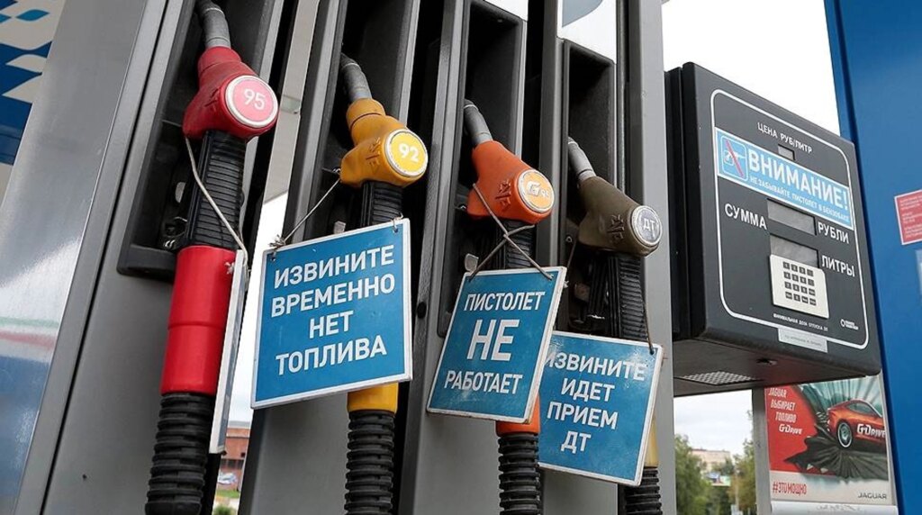 Попри обіцянки влади, у Криму не змогли випустити на маршрути більше автобусів