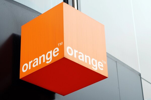 Французька Orange отримала повний контроль над головним оператором Іспанії