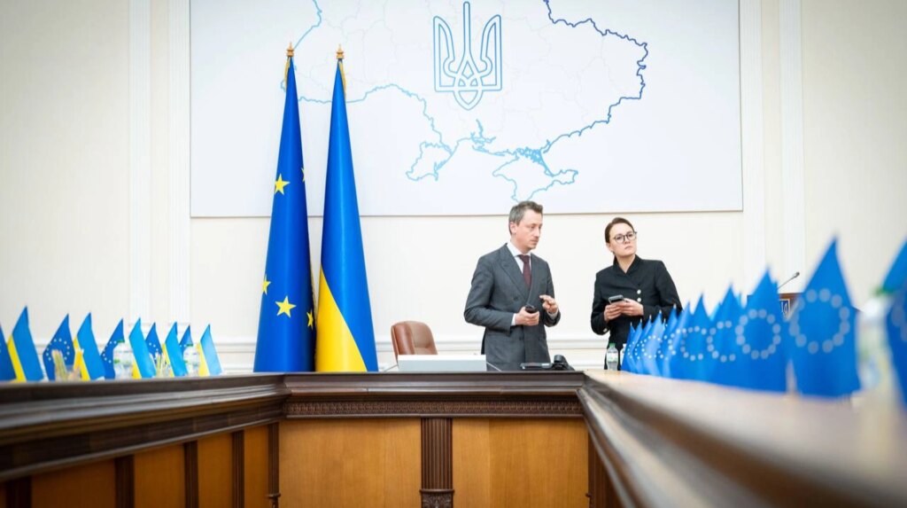 Долар по 51,5 та мінімалка 11 тисяч: якою уряд бачить економіку у наступні 3 роки?
