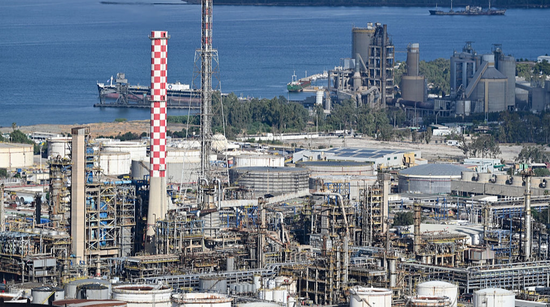 Саудівська Аравія перехопила дві ракети над нафтопереробними заводами