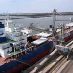 Зерно проситься на берег: через обстріли морських портів експортери змінюють логістику