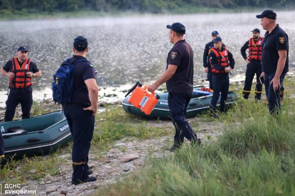 Трагедія на Дністрі: з річки дістали тіла дорослого та двох дітей