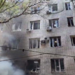 Росіяни вдарили по Херсону, є жертва та поранені