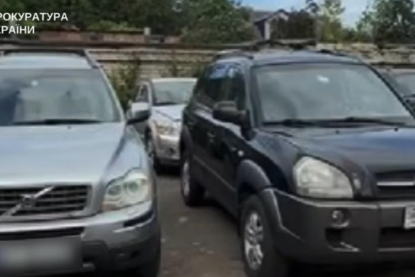 У Києві викрили схему ввезення 3000 "авто для ЗСУ"