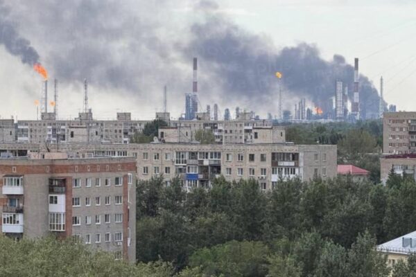 Дрони вперше атакували найбільший НПЗ в Росії