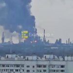 СюжетАтака дронів. Горить найбільший НПЗ в Росії