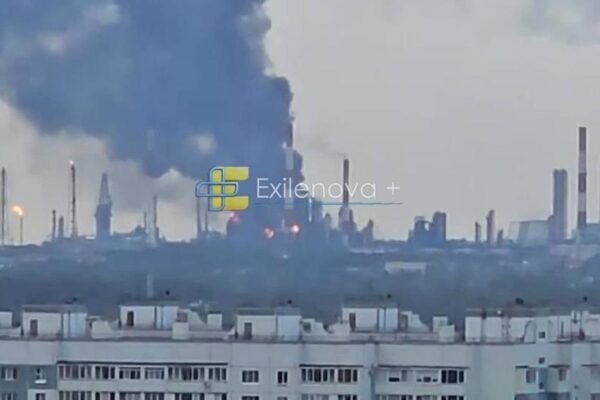 СюжетАтака дронів. Горить найбільший НПЗ в Росії
