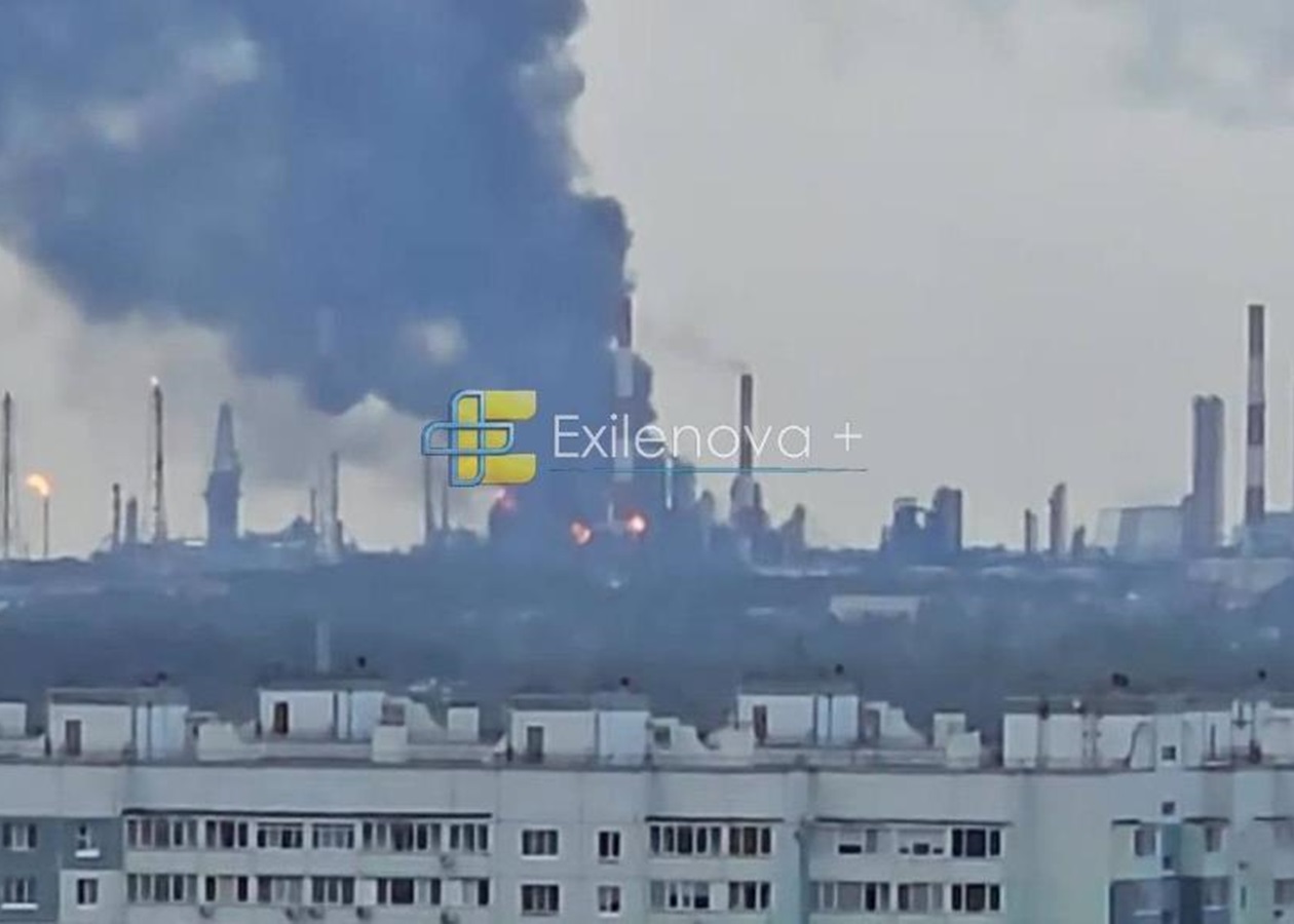 СюжетАтака дронів. Горить найбільший НПЗ в Росії