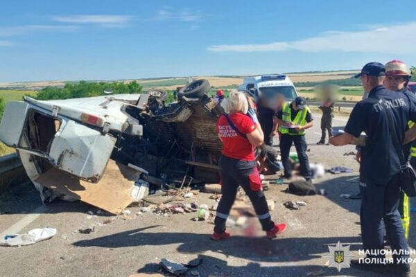 На трасі Одеса-Київ маршрутка врізалася у фуру, є жертви