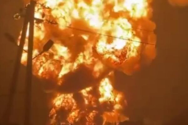 Під Ставрополем ефектно палає нафтобаза