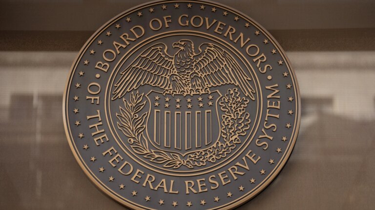 ФРС США очікувано залишила базову ставку на рівні 3,5-3,75%