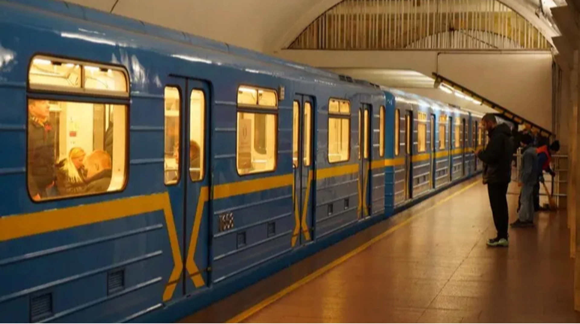 Київ шукає тих, хто відремонтує метро між "Тараса Шевченко" і "Почайною" за 1,76 мільярда