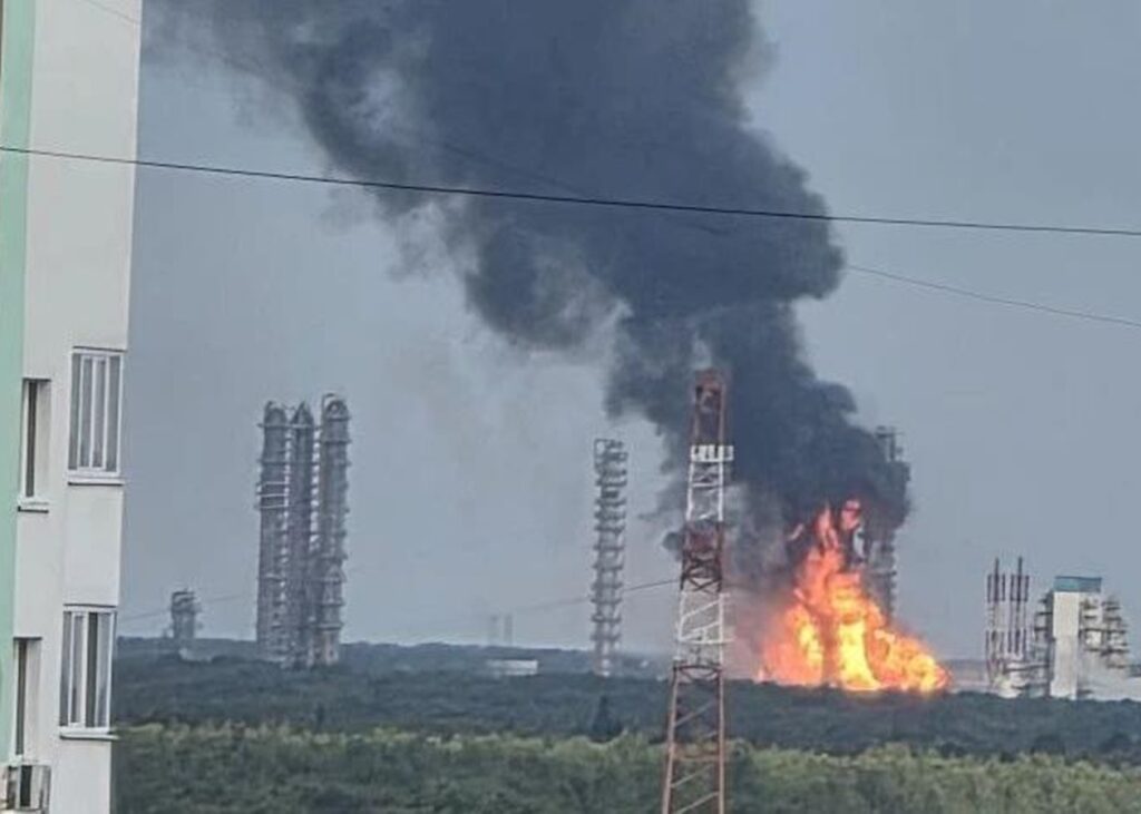 Дрони уразили нафтохімічний завод у Сибіру