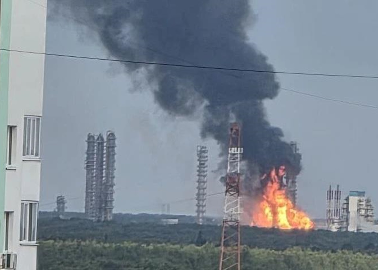 Дрони уразили нафтохімічний завод у Сибіру