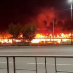 У Єнакієвому після атаки палав ТЦ - соцмережі