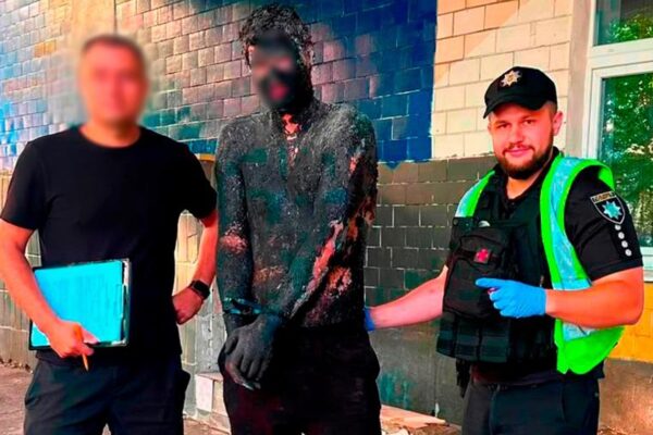 Киянин стрибнув у бочку зі смолою, щоб пограбувати магазин