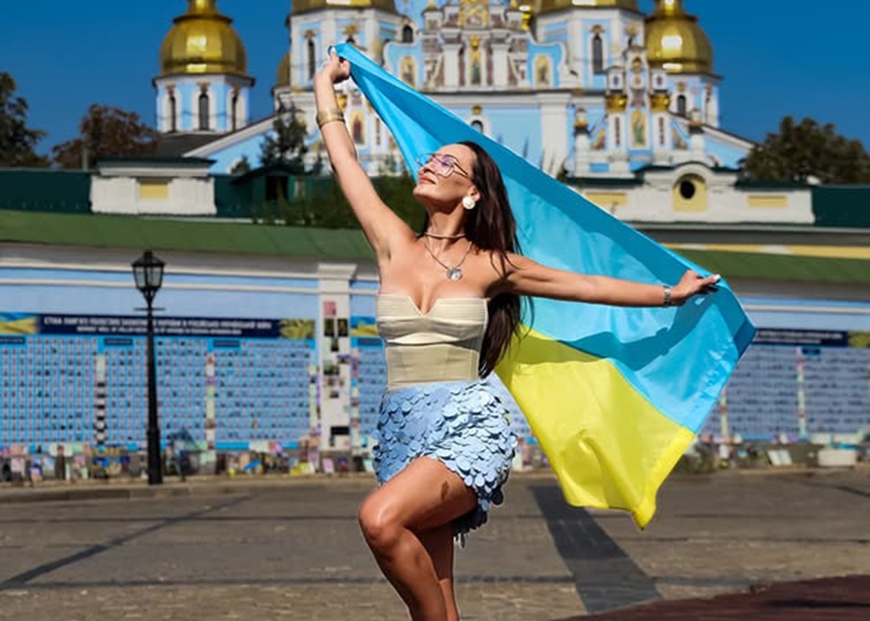 Акторку звинуватили у неповазі до меморіалу через її фотосесію