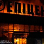 Росіяни вдарили по Запоріжжю: спалахнув "Епіцентр", понад тисячу споживачів – без світла