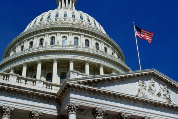 США звинуватили понад 40 країн у допомозі Китаю обходити мита