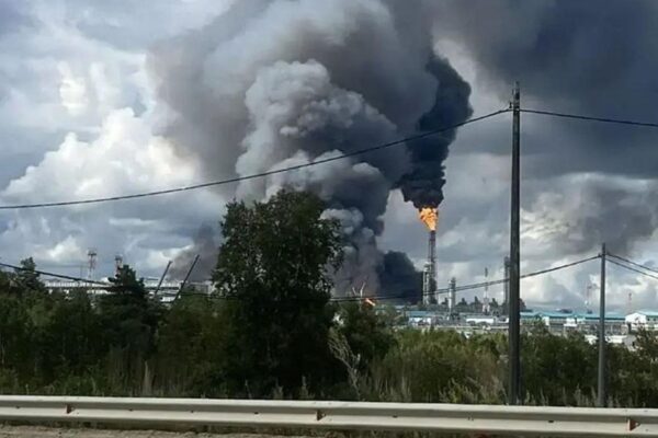 У Росії пожежа на великому газохімічному комплексі