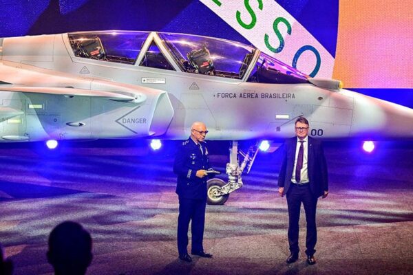 Шведський винищувач Gripen F здійснив перший політ